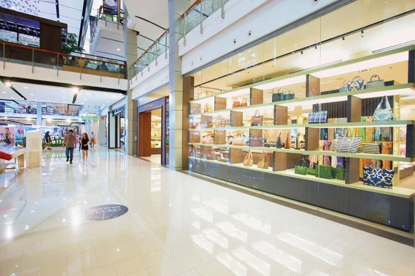 Interior del moderno centro comercial — Foto de Stock