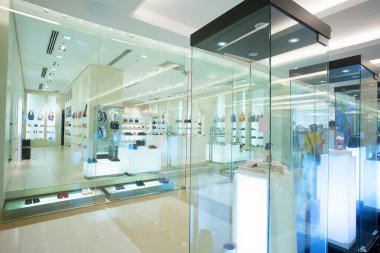 Modern alışveriş merkezinin içi