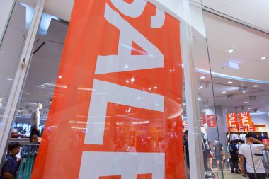 Modern alışveriş merkezinin içi