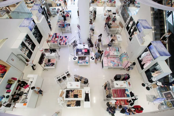 Modern alışveriş merkezinin içi — Stok fotoğraf
