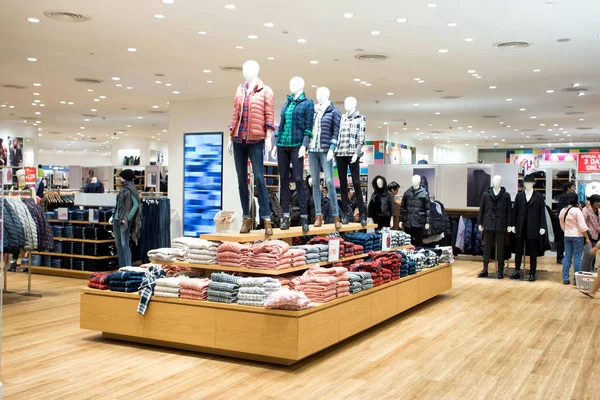 Interior of modern shopping mall — Stock Photo, Image