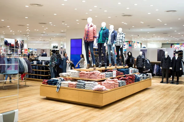 Interior do shopping moderno — Fotografia de Stock