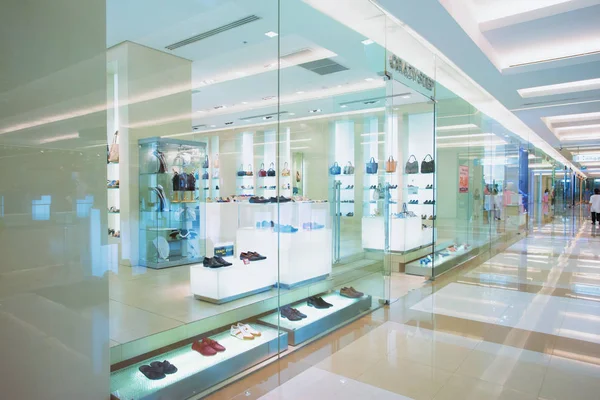 Interior of modern shopping mall — Stock Photo, Image