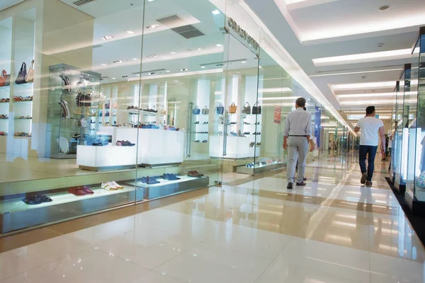 Interior del moderno centro comercial — Foto de Stock