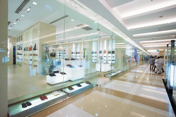 Interior of modern shopping mall — Stock Photo, Image