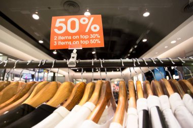 Modern alışveriş merkezinin içi