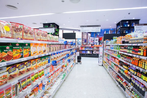 Interior dari supermarket modern — Stok Foto