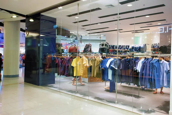 Interior of modern shopping mall — Stock Photo, Image