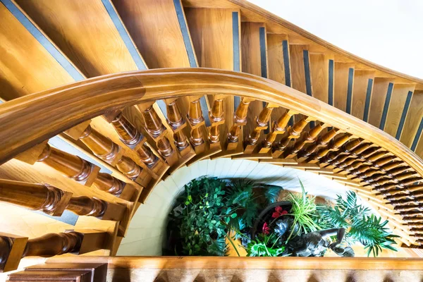 トップ ビューから空の木製階段 — ストック写真