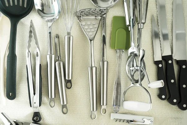 Colección de utensilios de cocina en la mesa —  Fotos de Stock