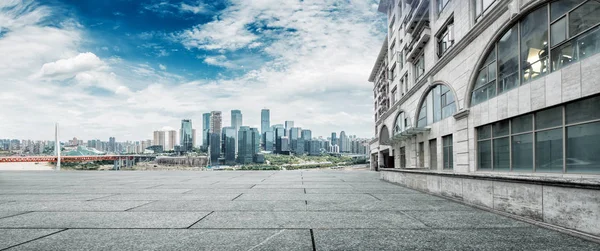 Empty footpath and cityscape of modern city — Stock Photo, Image