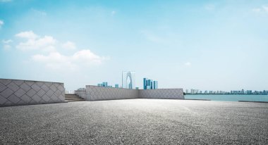 Boş yol ve cityscape modern şehir 