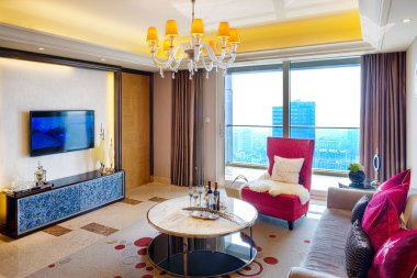 Modern oturma odasının içi.