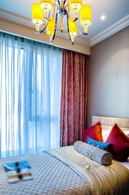 Modern yatak odasının içi