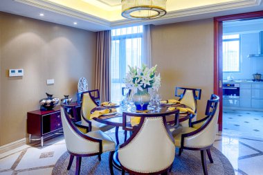 Modern yemek odasının içi.