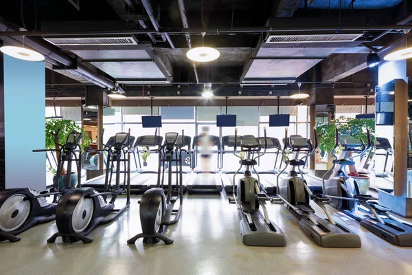 Interior del gimnasio moderno — Foto de Stock