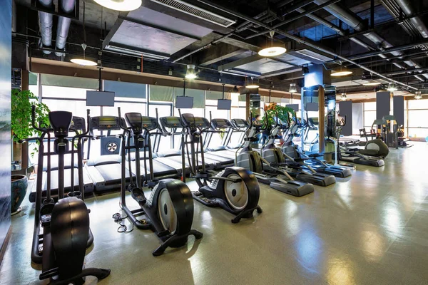 Interior del gimnasio moderno — Foto de Stock