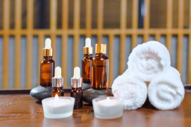 Tahta masadaki spa seti