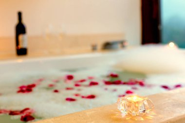 Modern spa banyosunun içi