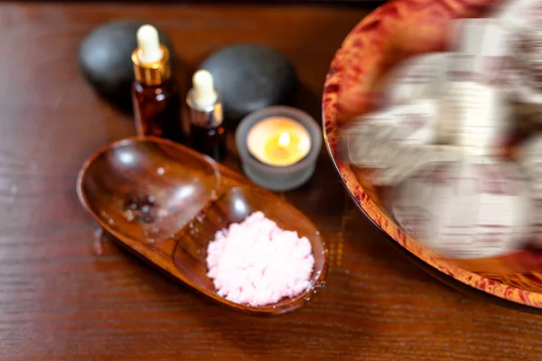 Spa conjunto na mesa de madeira — Fotografia de Stock