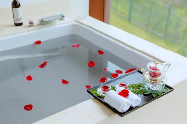 Modern spa banyosunun içi