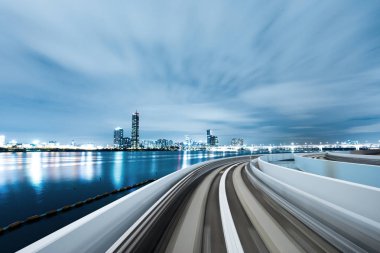 cityscape ve manzarası ile boş yol