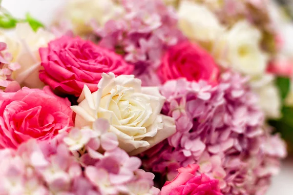 Bunch of beautiful fresh roses — Stock Photo, Image