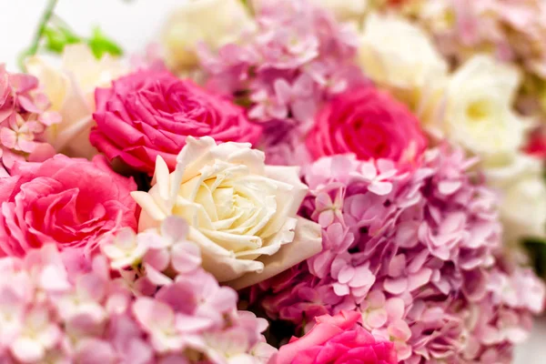 Bunch of beautiful fresh roses — Stock Photo, Image