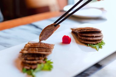 Lezzetli Çin yemeği masada