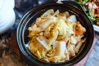 Lezzetli Çin yemeği masada