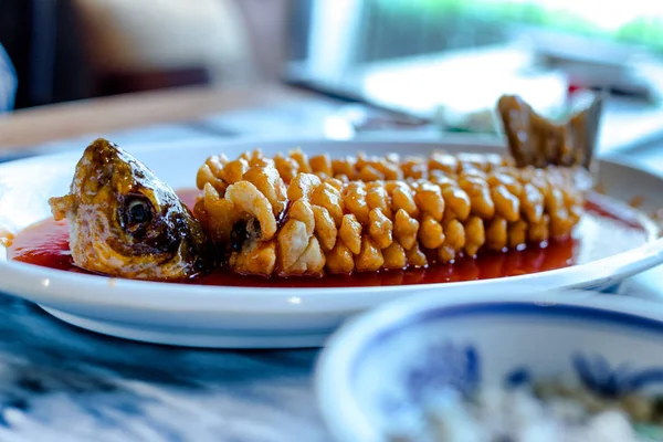 Delizioso cibo cinese sul tavolo — Foto Stock