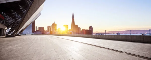 Пол с видом на город и горизонт Сан-Франциско — стоковое фото