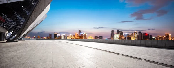 Plancher de brique vide avec paysage urbain de Hangzhou — Photo