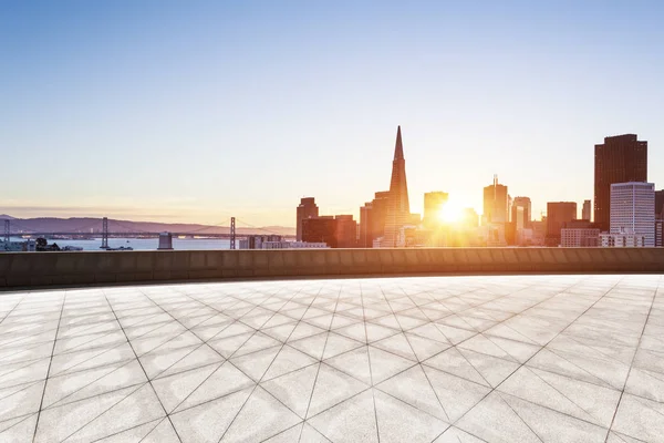 Prázdná podlaha s panoráma města San Francisco — Stock fotografie