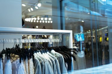 Kıyafetler moda mağaza