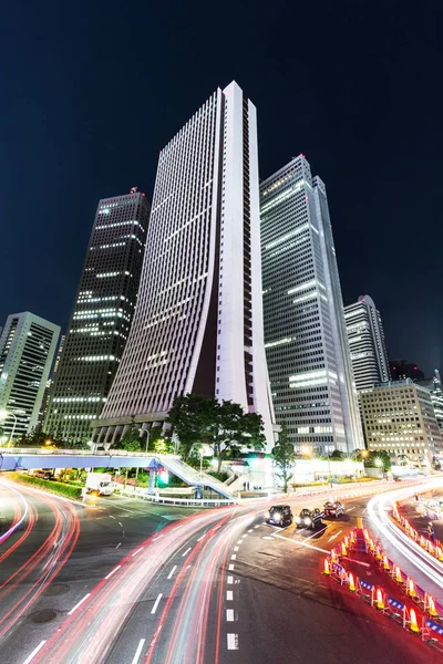 Edifici moderni a Tokyo dalla strada — Foto Stock