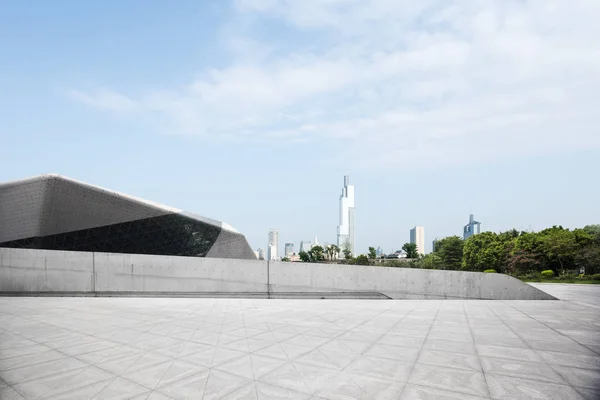 Piso vacío con paisaje urbano de la ciudad moderna —  Fotos de Stock