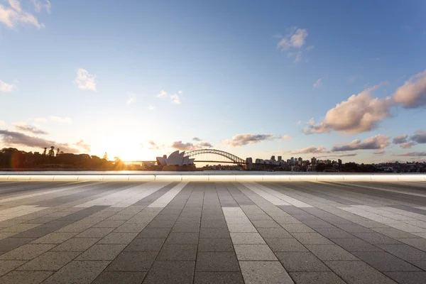 ブリッジとシドニーの町並みの空床 — ストック写真