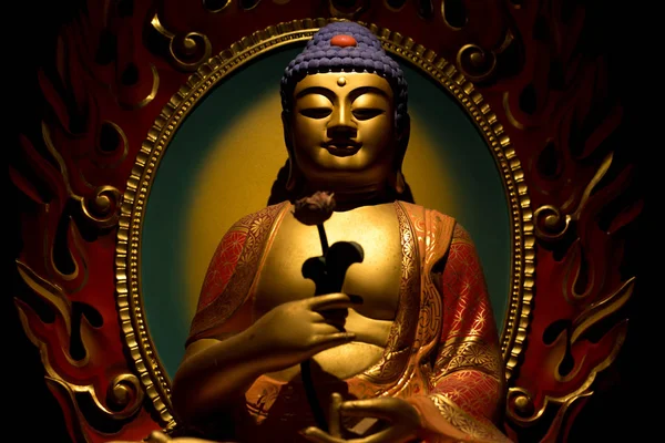 Sochy Buddhy v chrámu — Stock fotografie