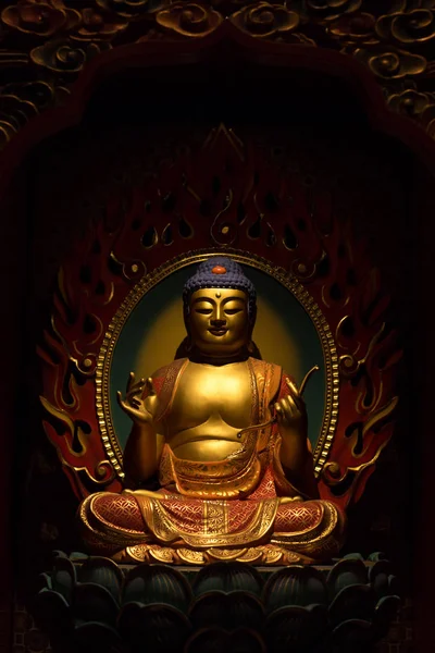 Sochy Buddhy v chrámu — Stock fotografie