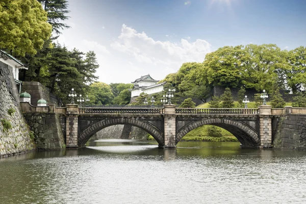 Puente de piedra sobre el río en Tokio —  Fotos de Stock