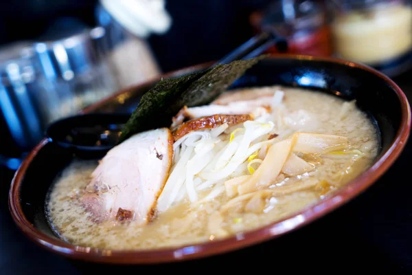 Bowl of japanese noodles — Stock Photo, Image