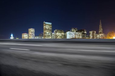 cityscape modern şehir ile boş yol