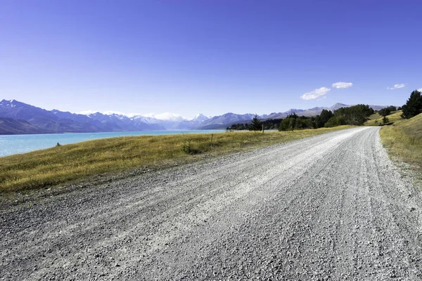 Empty road with blue sea — Stock Photo, Image