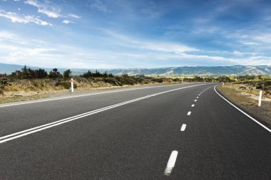 mavi deniz ile boş yol
