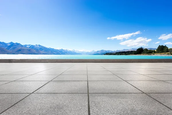 Piso vazio com mar azul — Fotografia de Stock