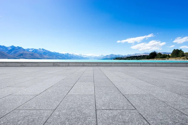 Empty floor with blue sea — Stock Photo, Image