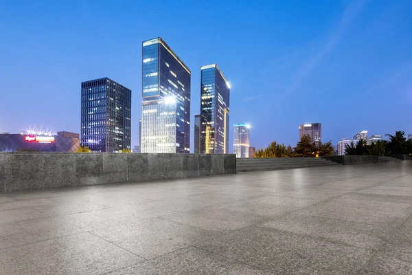 Empty brick floor with modern builidngs — Stock Photo, Image