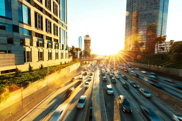 Traffic on road in modern city — Stock Photo, Image