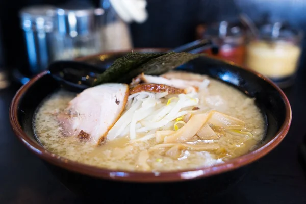 Bowl of japanese noodle — Stock Photo, Image